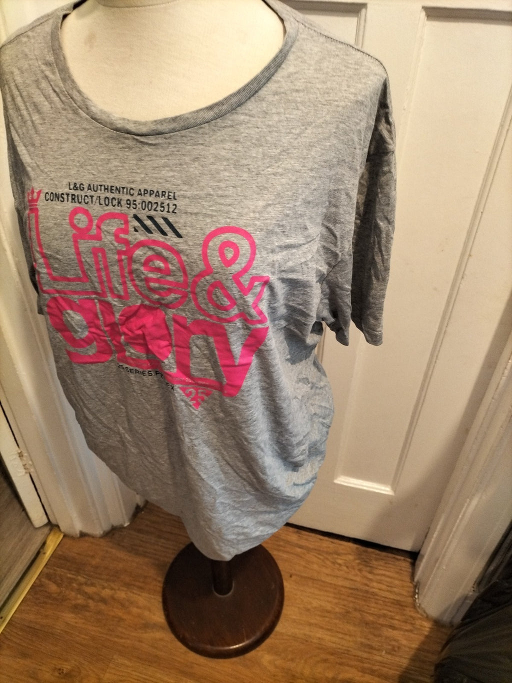 Brand News Mens Life & Glory Size 2XL Grey Pink Short Sleeved Tshirt