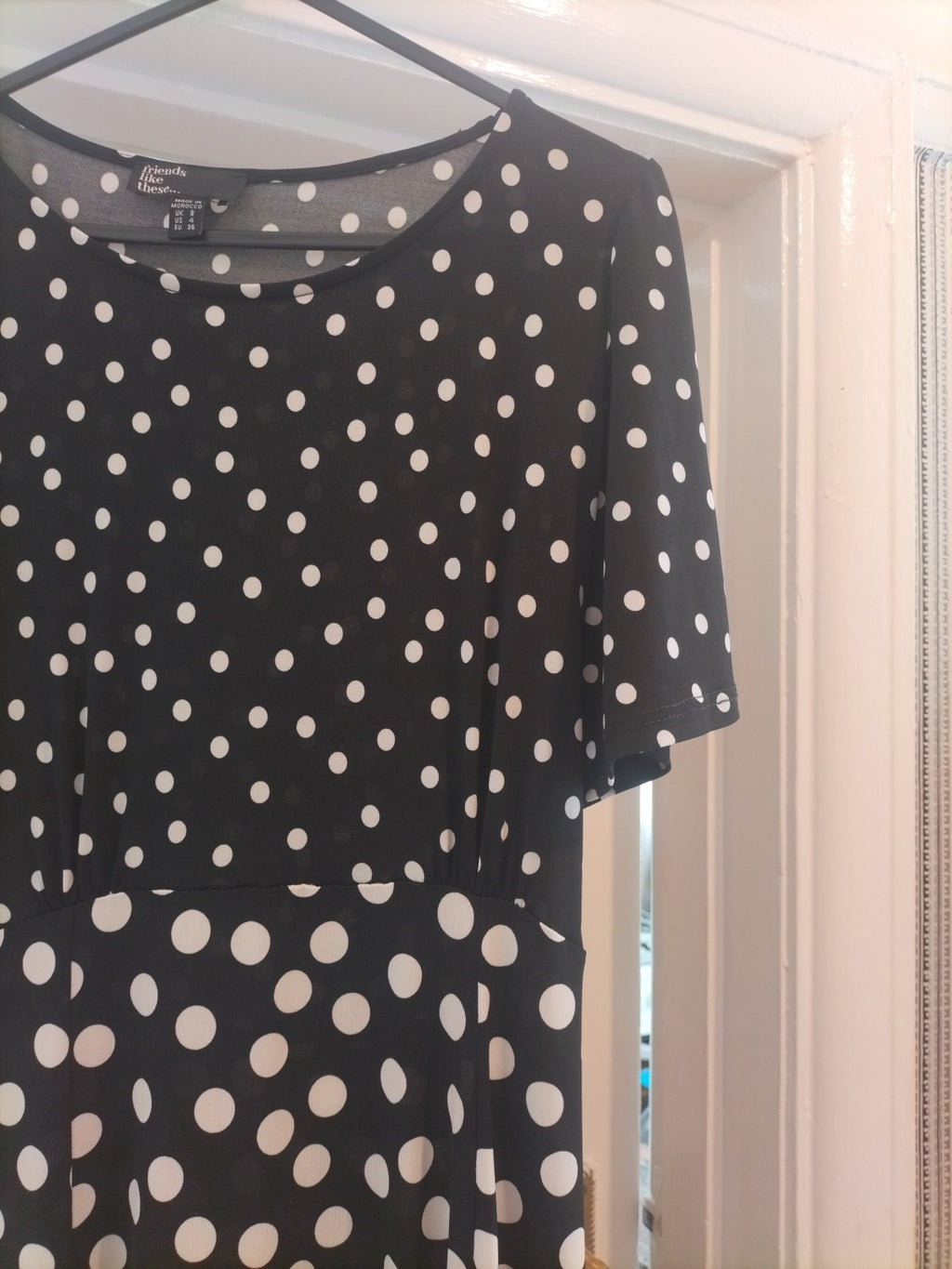 Ladies Friends Like These Size 8 Polkadot Short Sleeved Long Dress
