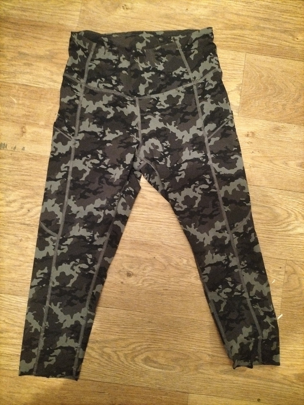 Ladies Crz Yoga Size 10 Camoflage Pattern Legging
