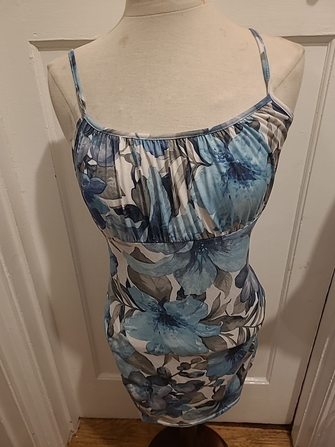 Ladies I Saw It First Size 12 Blue/Grey/White Sleeveless Pencil Dress