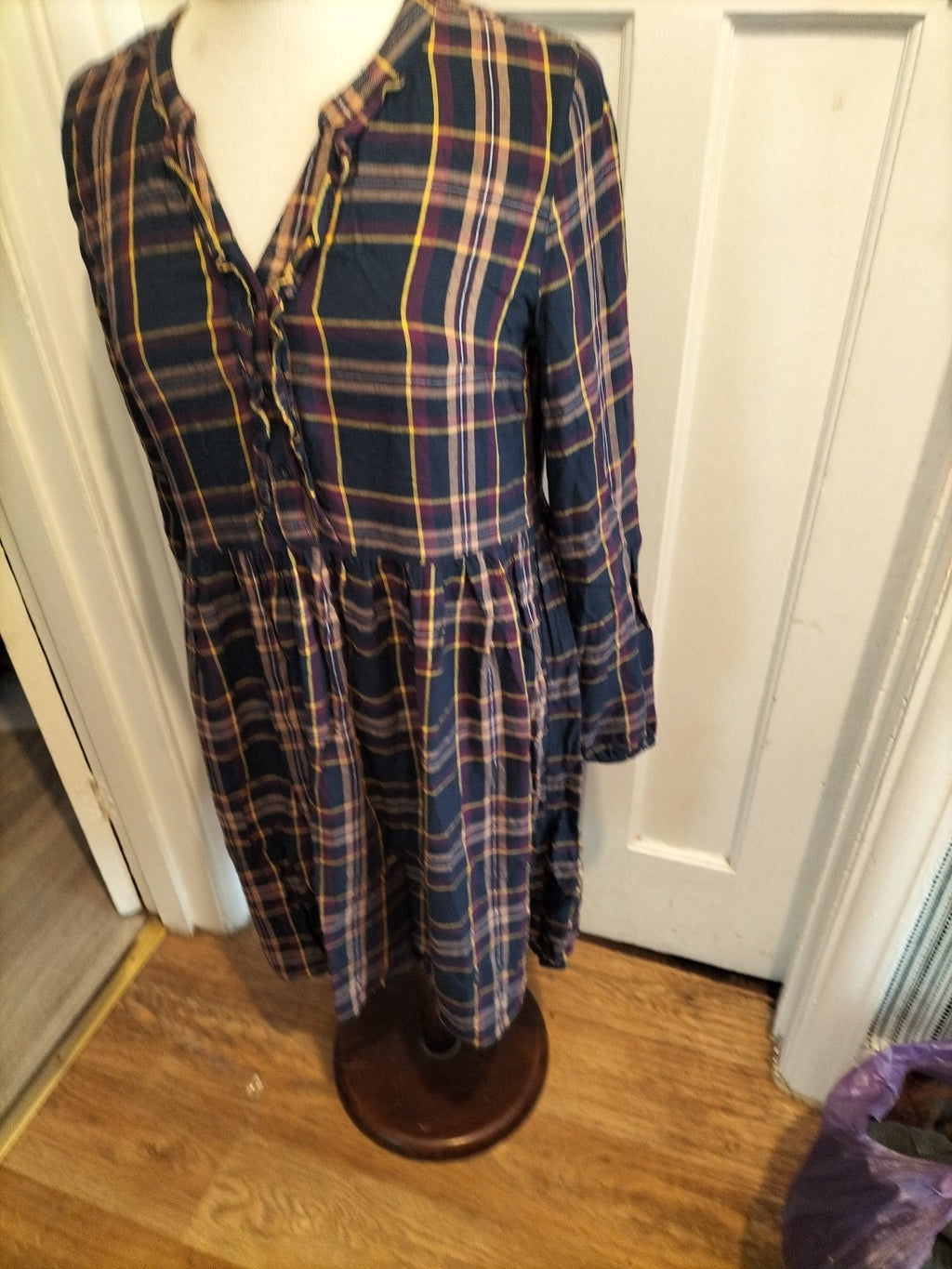 Ladies Beloved Size 10 Navy Check Long Sleeved Dress
