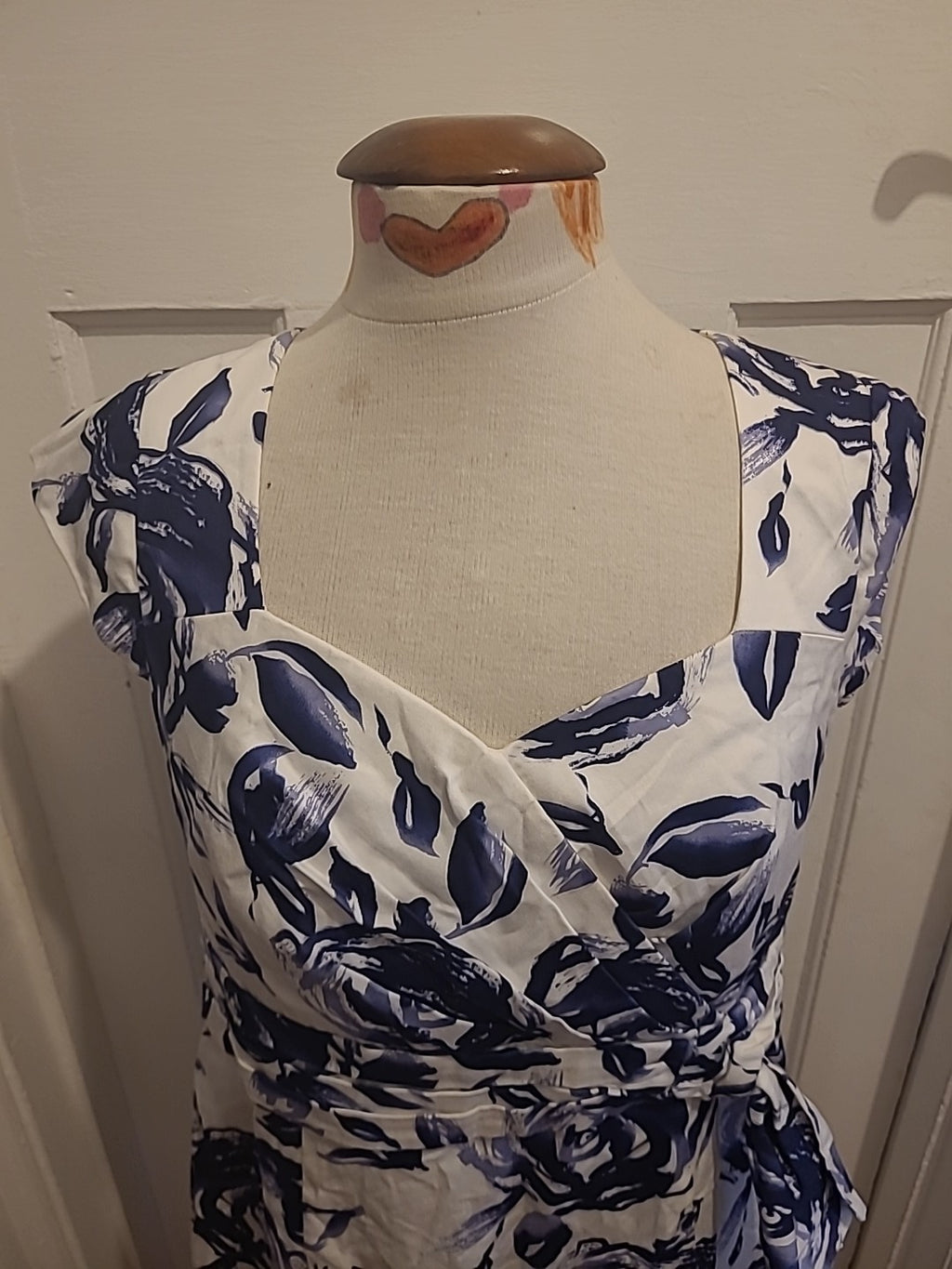 Ladies Libra Size 12 Navy Blue White Floral V Neck Sleeveless Dress
