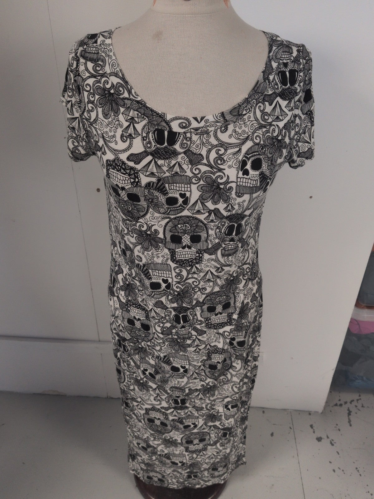 Select 16 Aztec Black And White Long Length Short Sleeve Dress