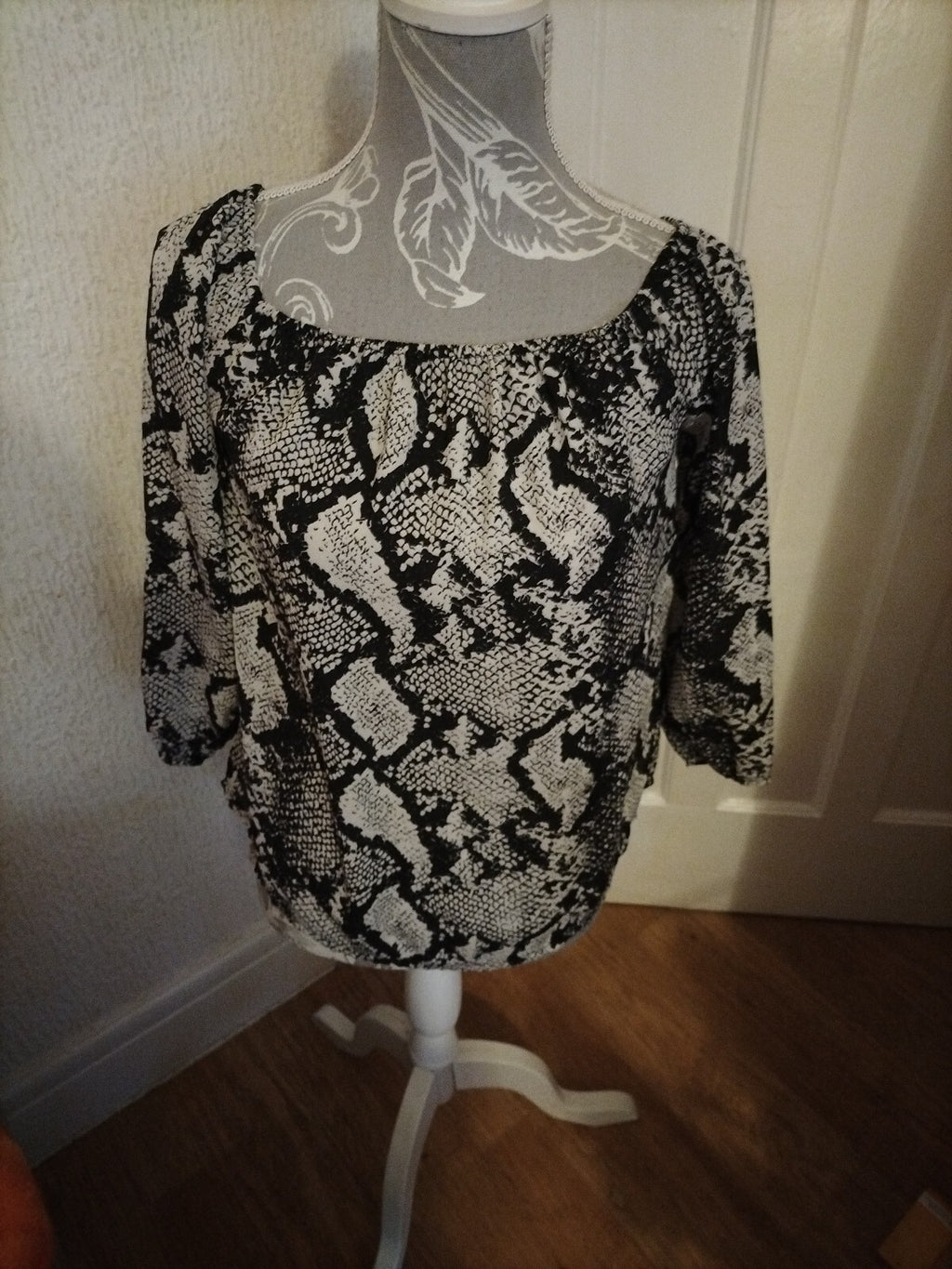 Ladies Influence Size 10 Long Sleeved Blouse