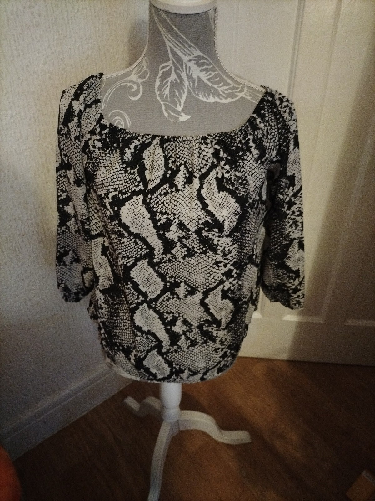 Ladies Influence Size 10 Long Sleeved Blouse