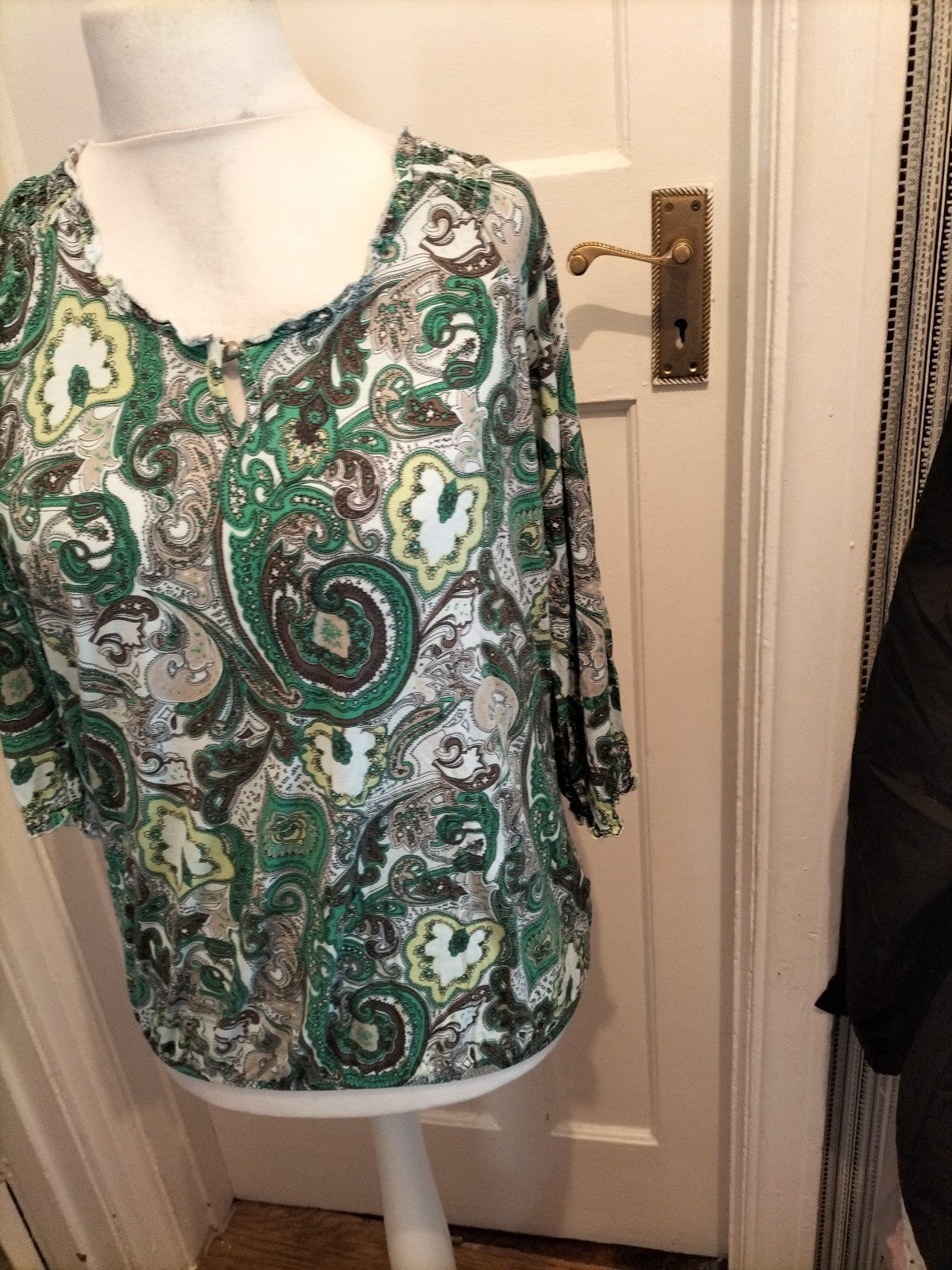 Ladies Michele Boyard Size Large Green And White Long Sleeved Blouse