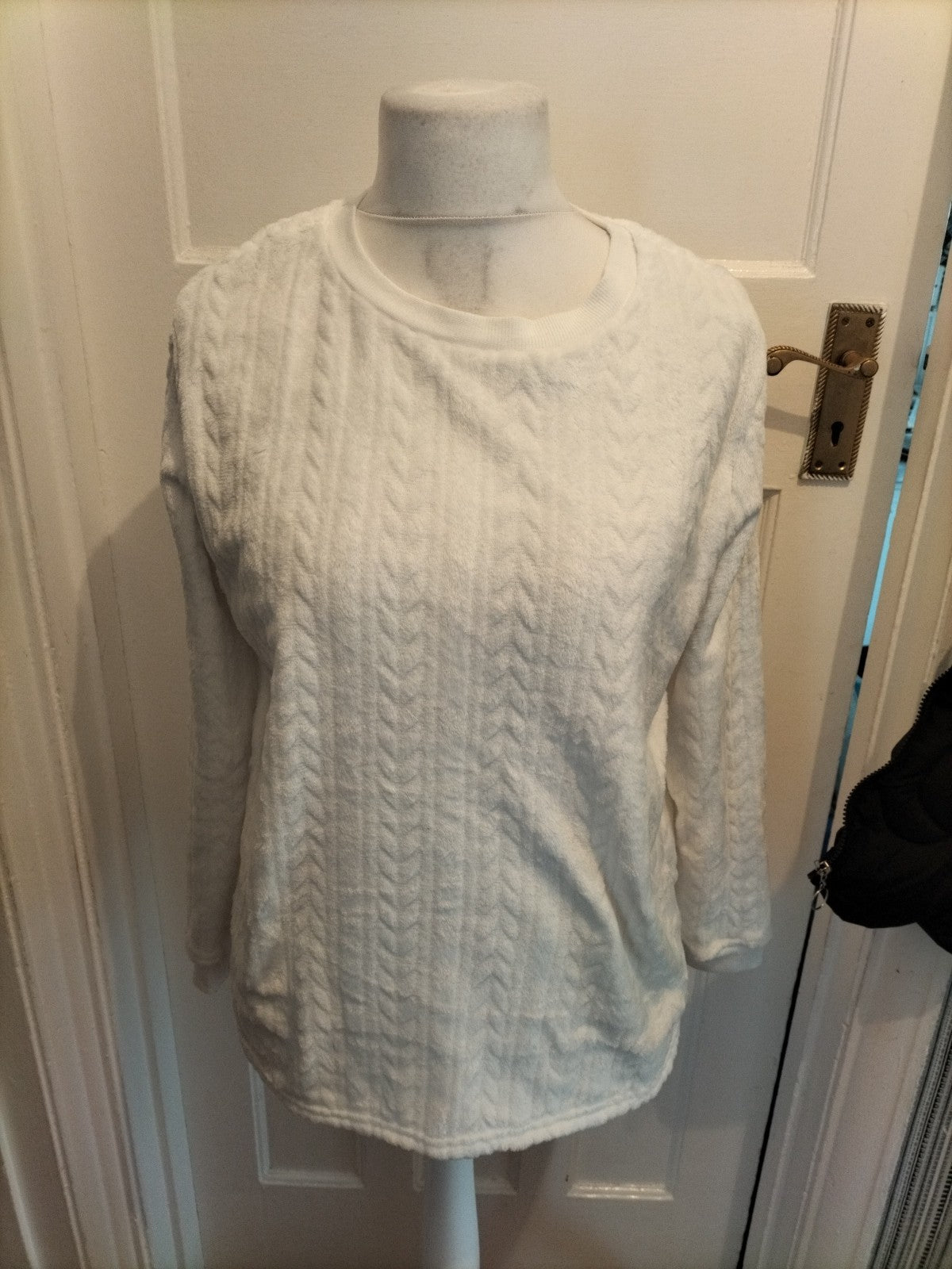 Ladies Primark Size 12-14 White Fluffy Jumper Loungewear