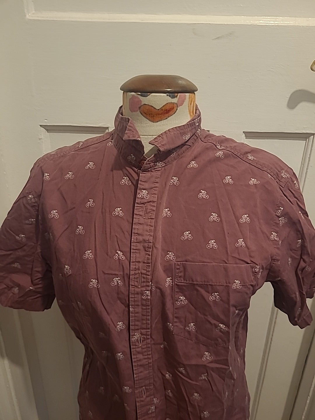 Mens Burton Size Medium Purple Short Sleeve Shirt.