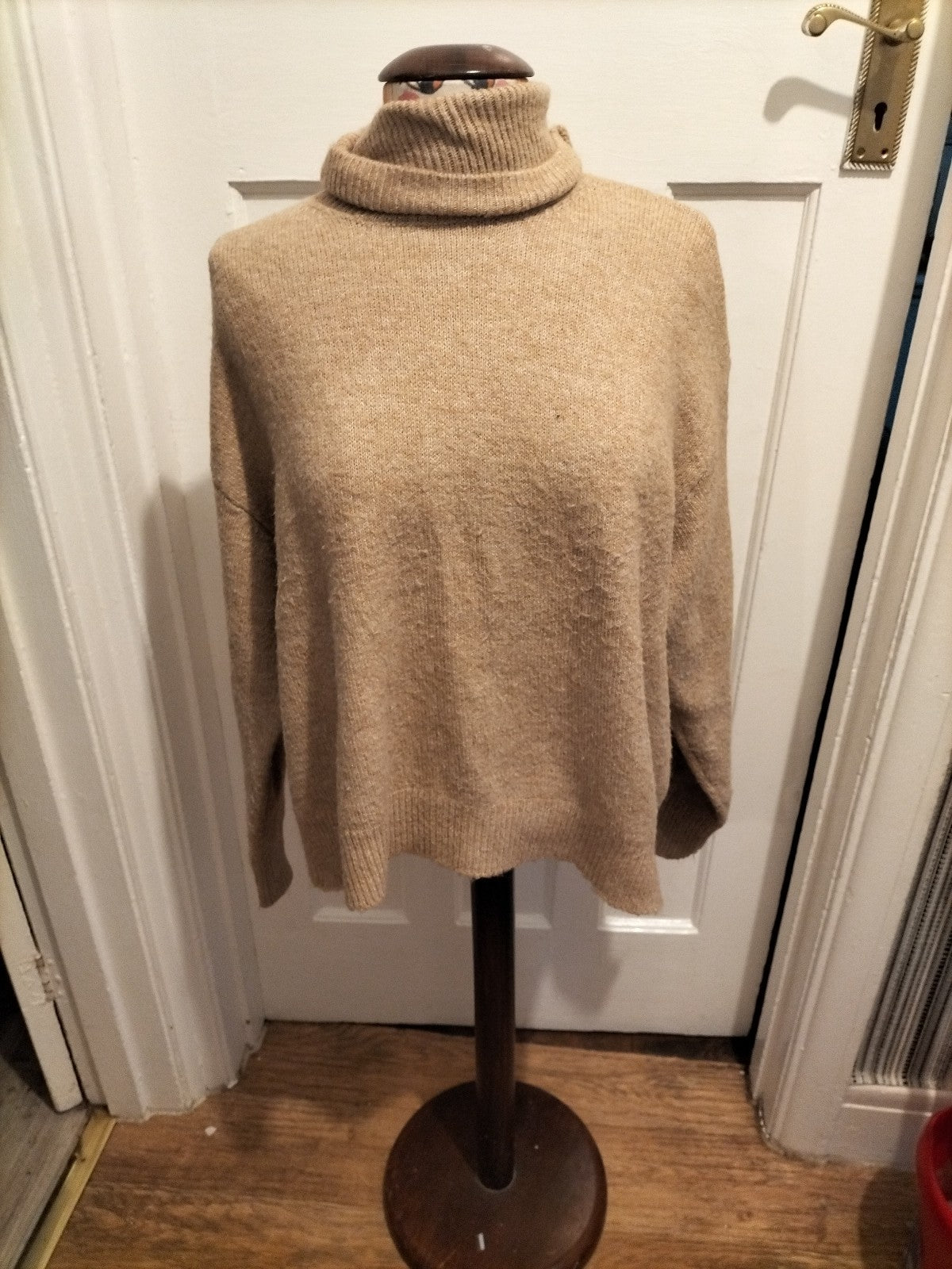Ladies New Look Size Medium Beige Ribbed Long Sleeved Pullover Jumper