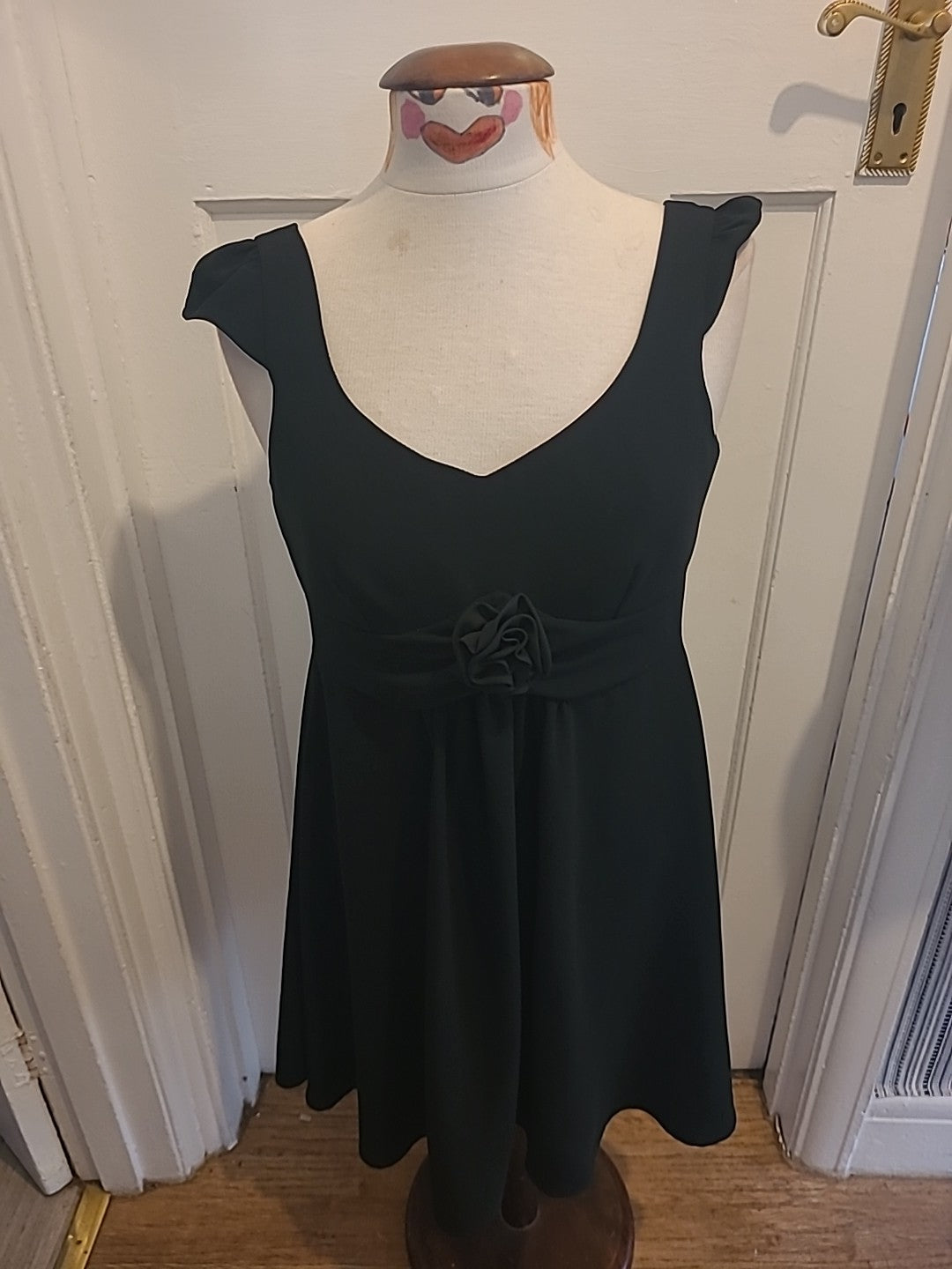 Ladies Ethel Austin Size 10 Black Sleeveless Pretty Dress Short