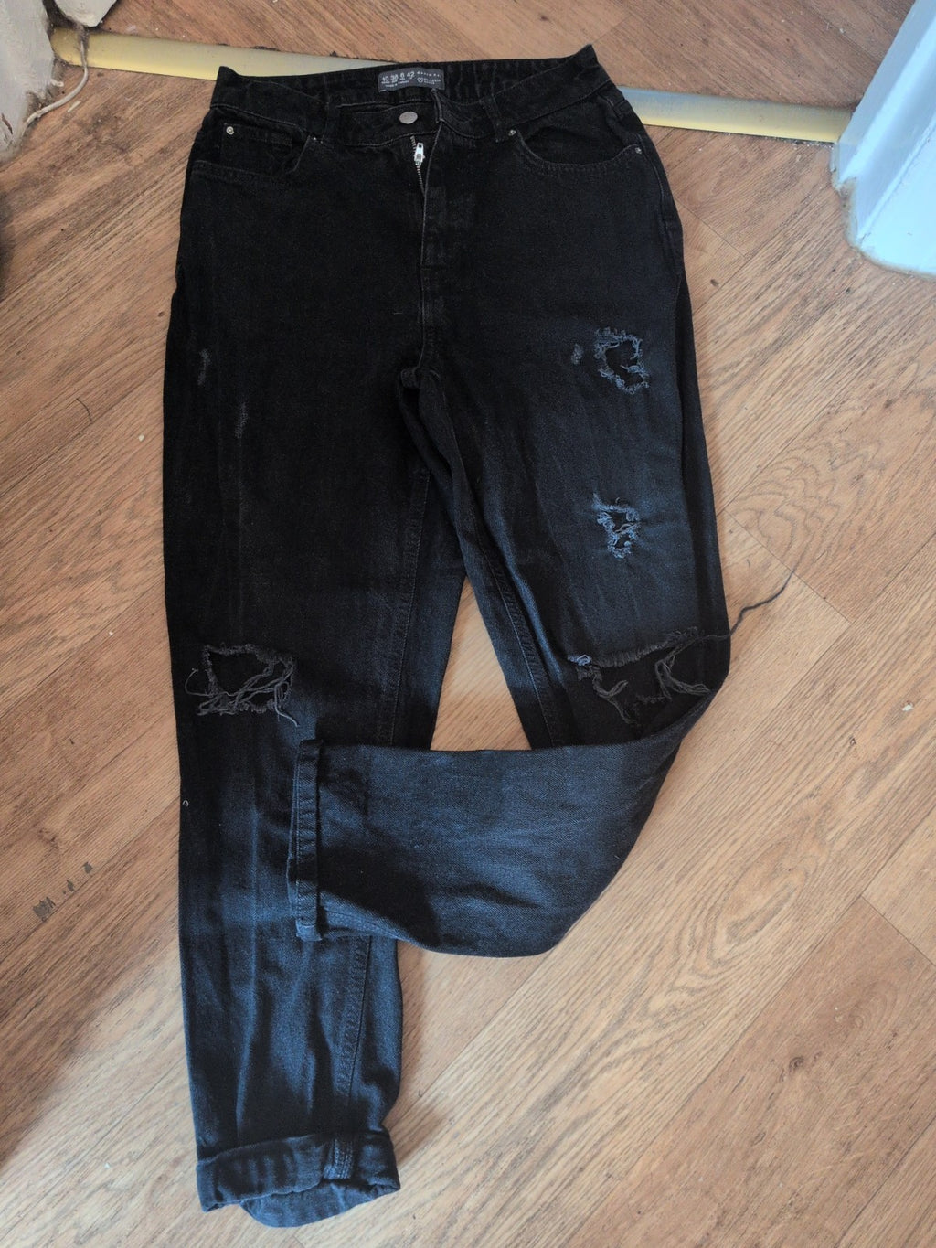 Ladies Denim&Co Size 10 Black Ripped Jeans