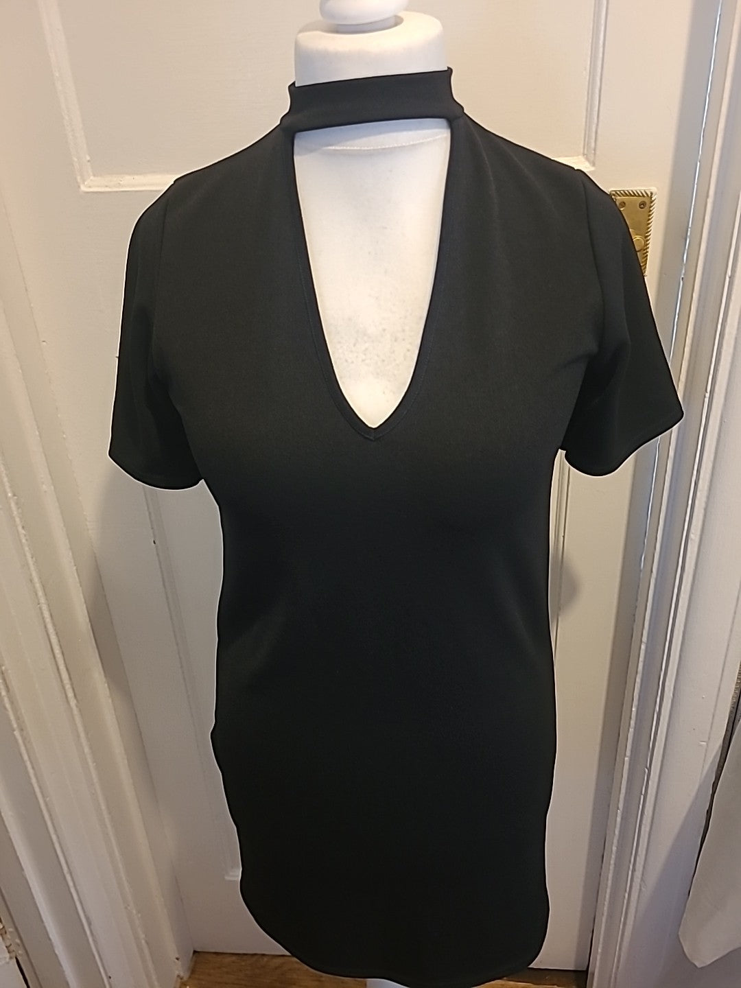Ladies Edge Size 8 Black V Neck Short Sleeved Dress