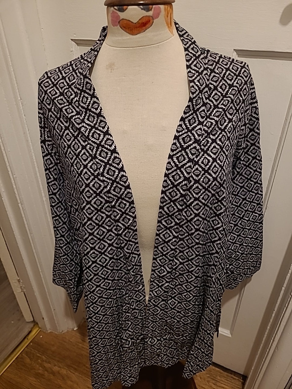 Ladies Peacocks Size Small Black And White Long Sleeved Cardigan