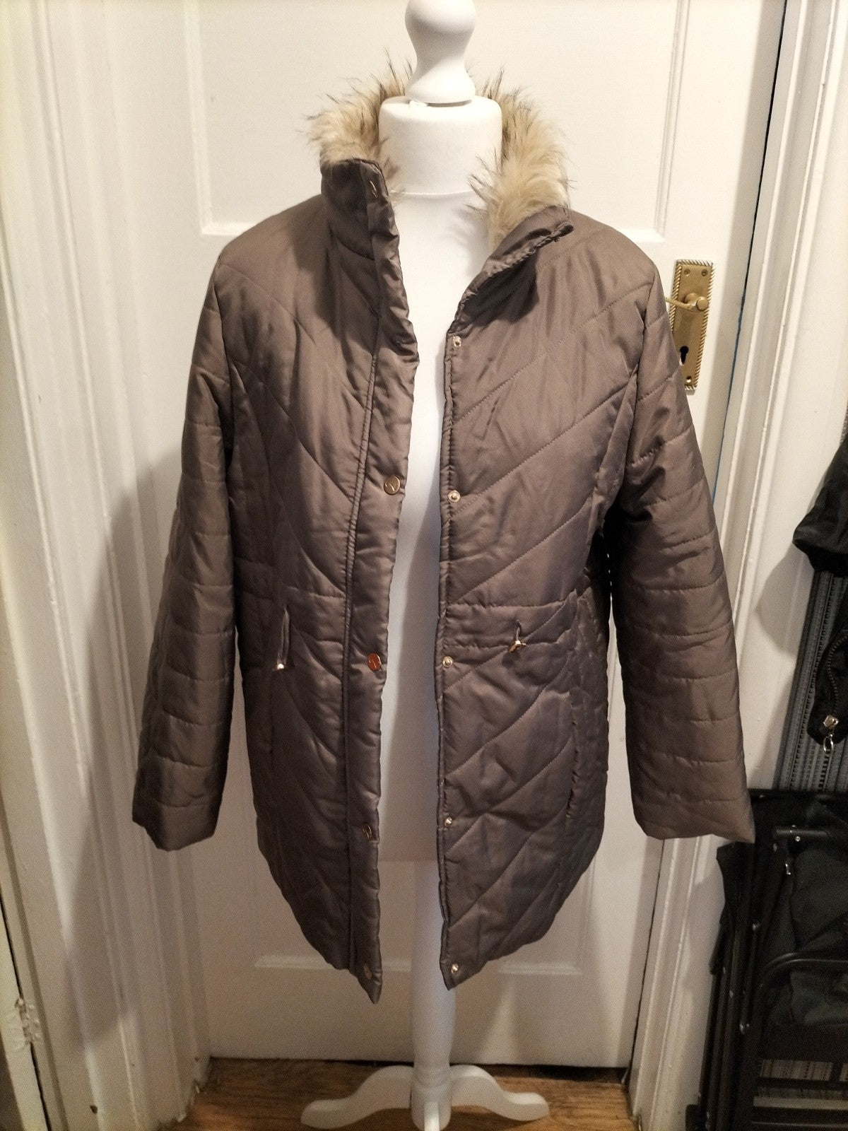 Ladies Gabriella Vicenza Size 14 Brown Long Sleeve Coat