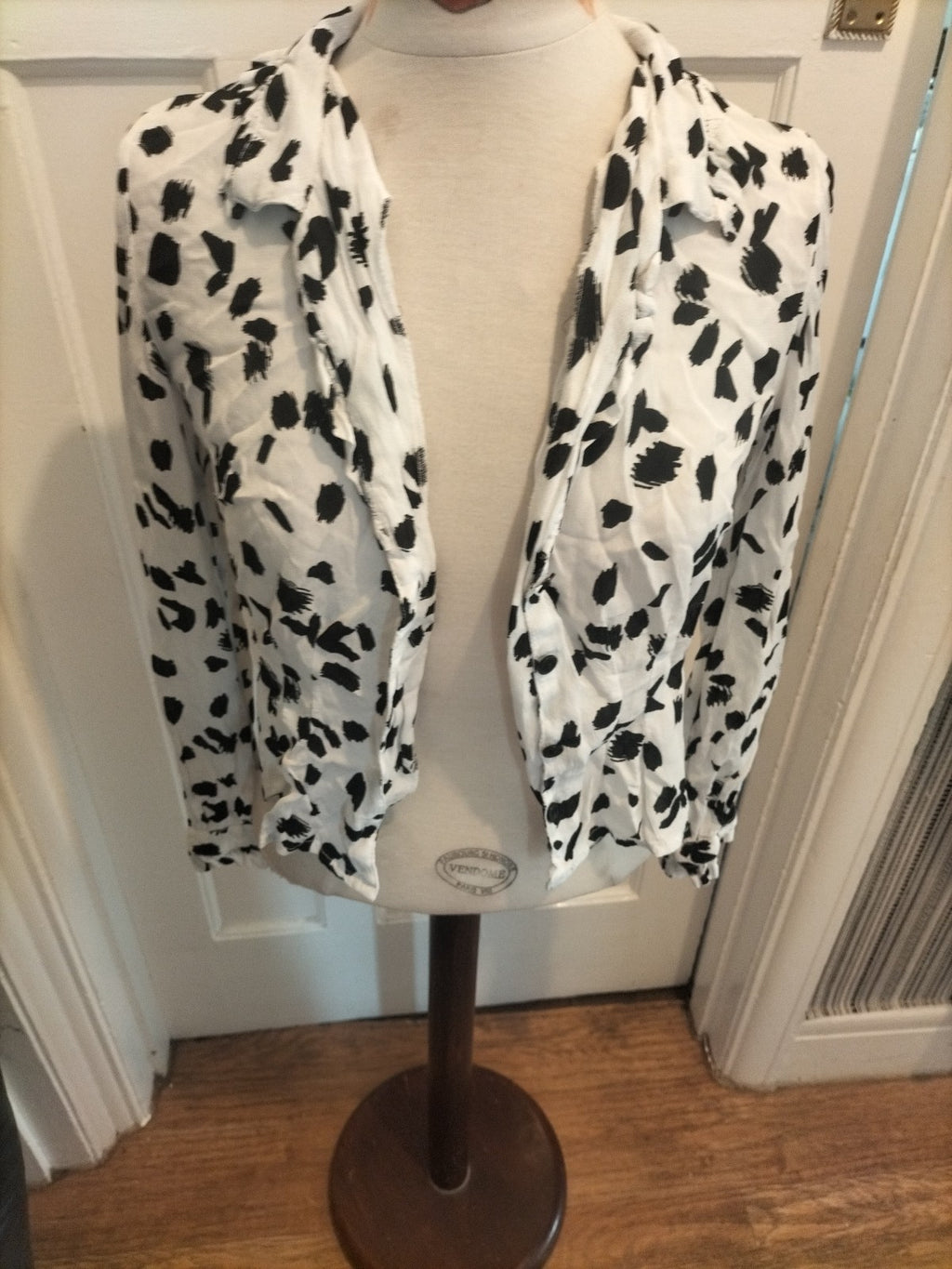 Ladies Asos Size 10 Black White Long Sleeved Buttoned Blouse