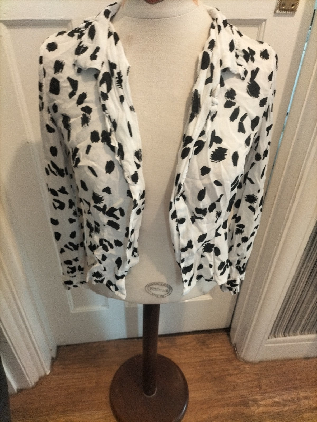 Ladies Asos Size 10 Black White Long Sleeved Buttoned Blouse