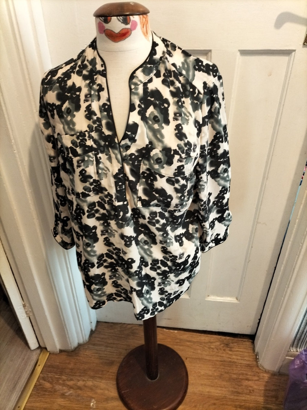 Ladies Capsule Size 14 Cream Black Floral Mid Sleeved Blouse