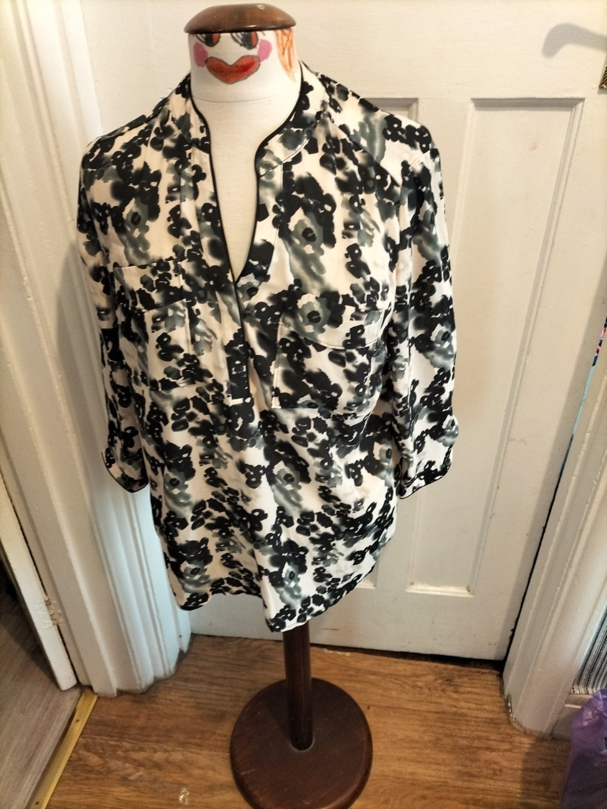 Ladies Capsule Size 14 Cream Black Floral Mid Sleeved Blouse