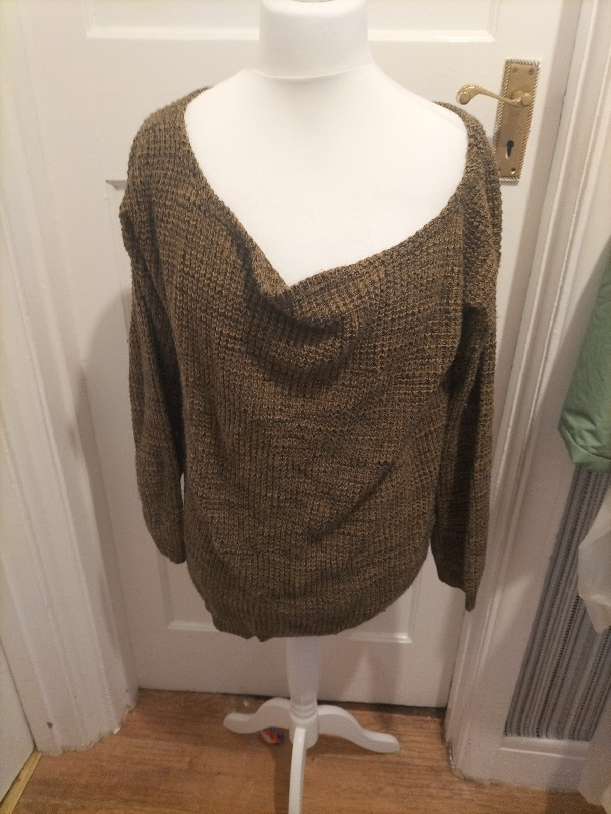 Ladies Boohoo Size M/L Brown Fleck Long Sleeved Jumper