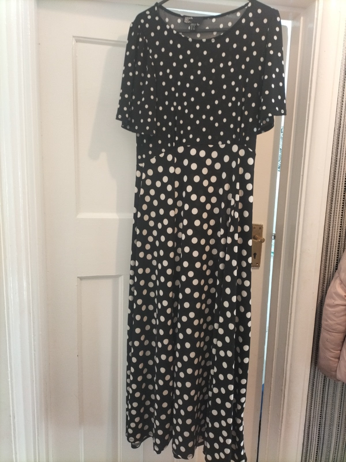 Ladies Friends Like These Size 8 Polkadot Short Sleeved Long Dress