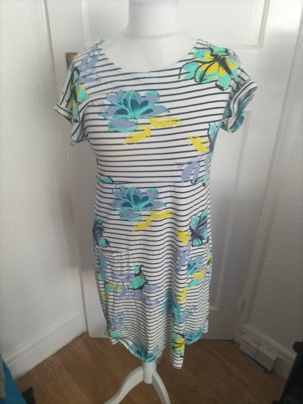 Ladies Weird Fish Size 12 Striped Floral Short Sleeved Dress