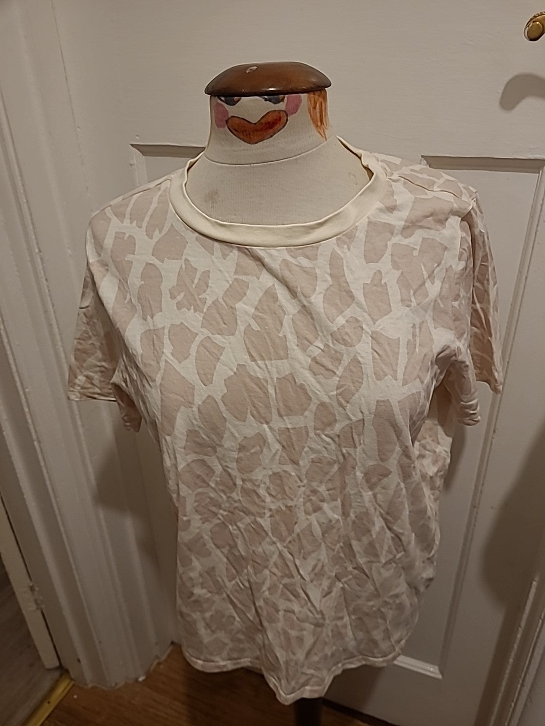 Ladies Primark Size 12/14 Beige And Cream Relaxed Fit Tshirt