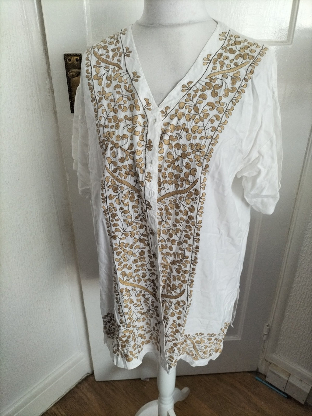 Ladies Java Size M White And Gold Buttoned Blouse
