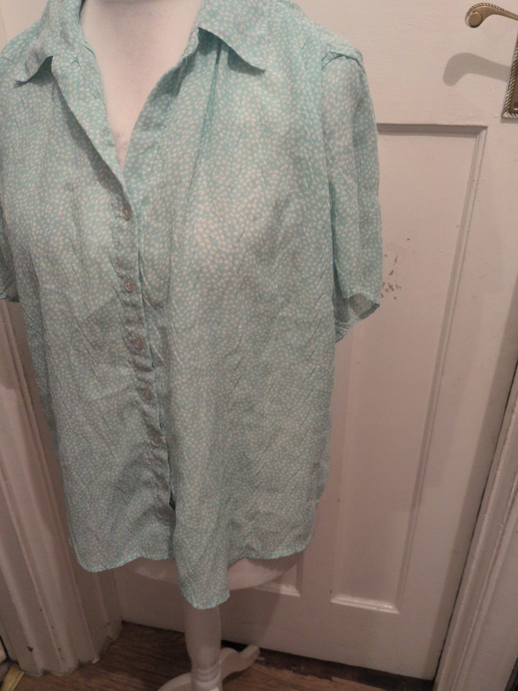 Ladies Amaranto Size Large Blue And White Short Sleeve Buttoned Blouse