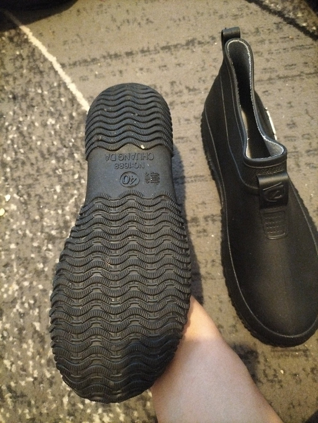 Ladies Sports Black Water Shoes Size 6