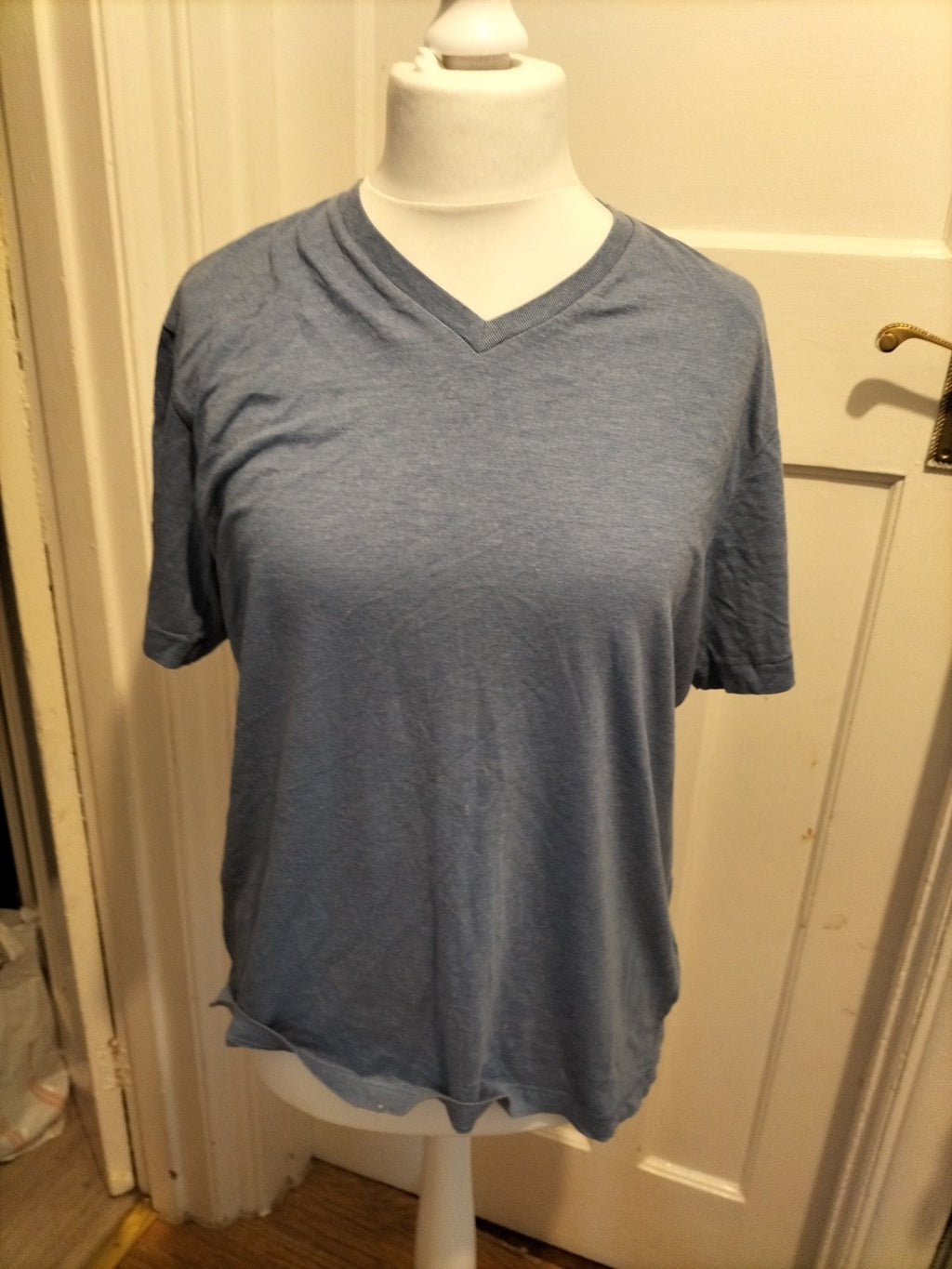 Mens Burton Size Large Blue V Neck Tshirt Short Sleeved