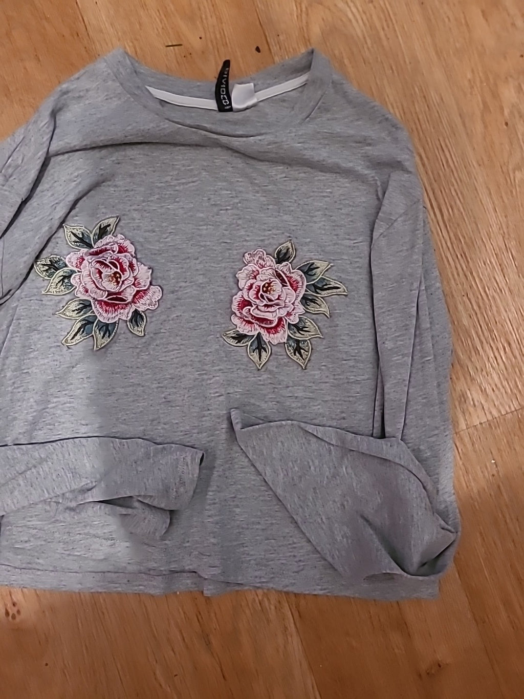 Ladies Divided Size XS Grey Floral Long Sleeved Tshirt