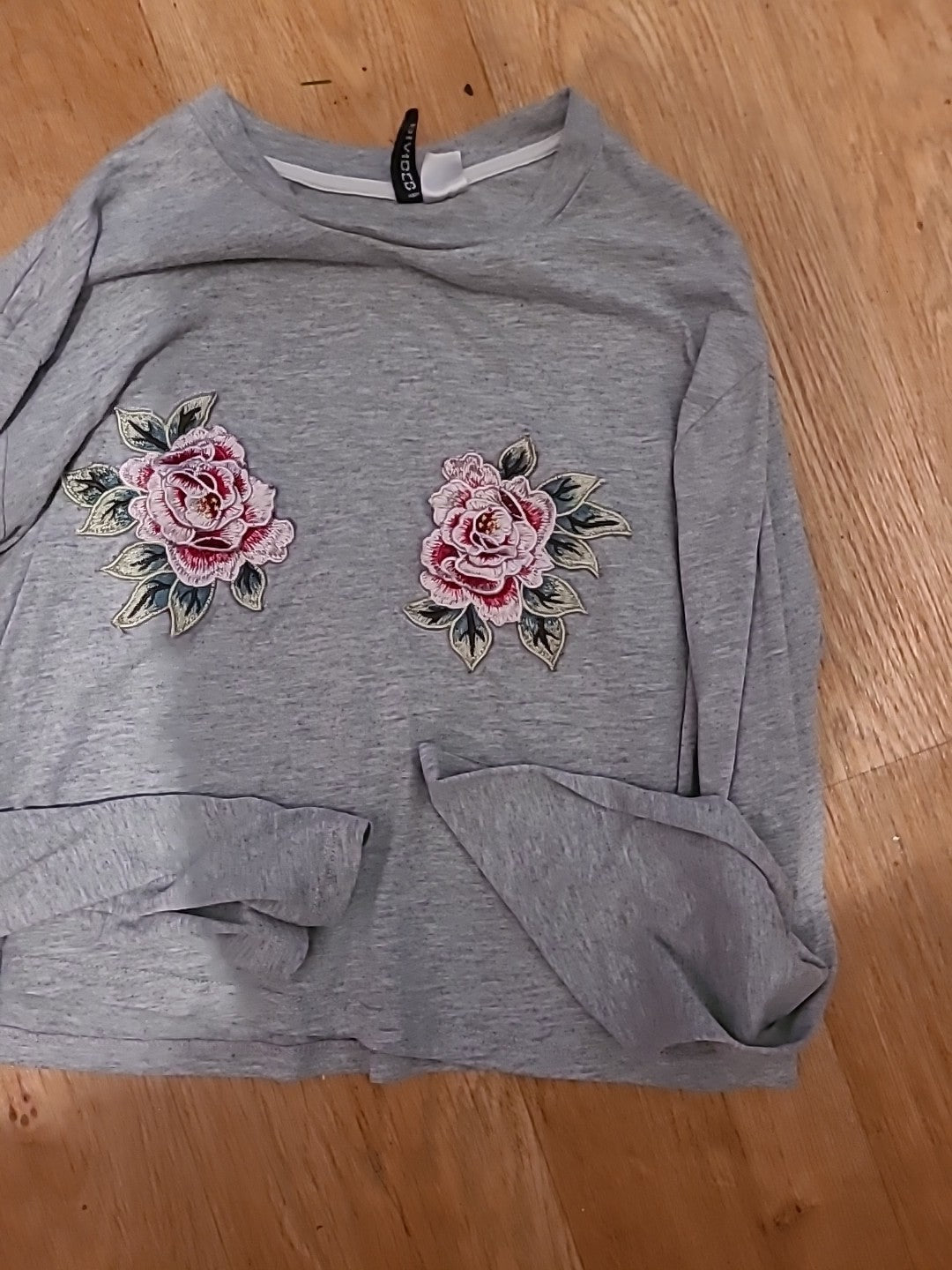 Ladies Divided Size XS Grey Floral Long Sleeved Tshirt