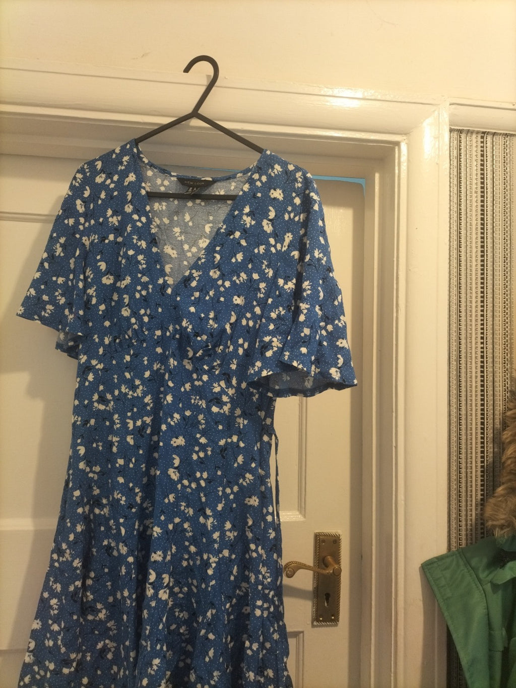 Ladies New Look Size 6 Blue White Black Floral Short Sleeved Dress