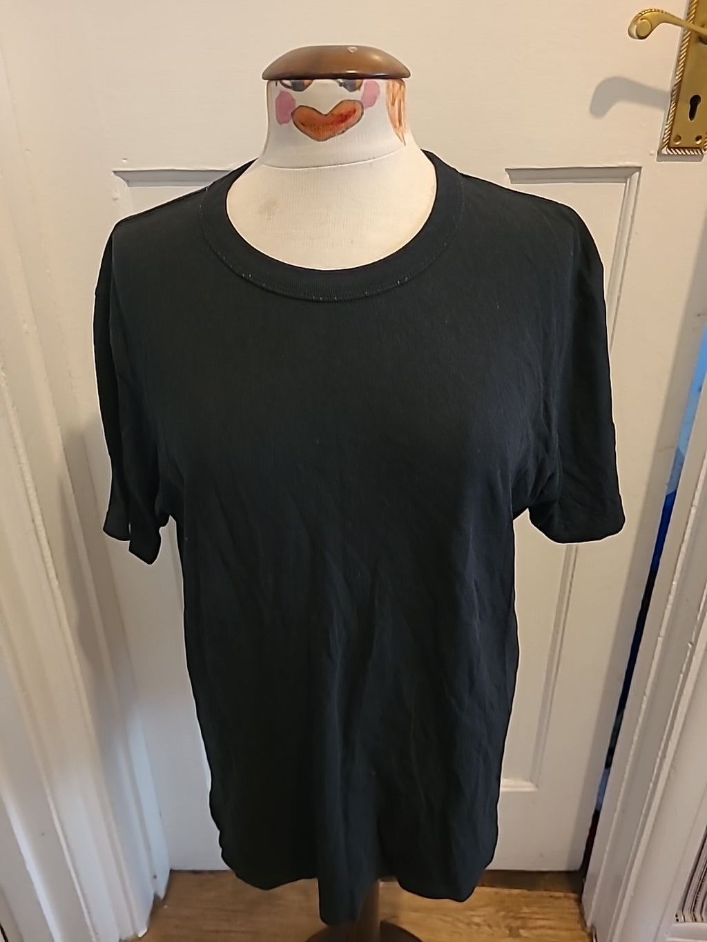 Mens Uniqlo Size Medium Black Short Sleeved Tee