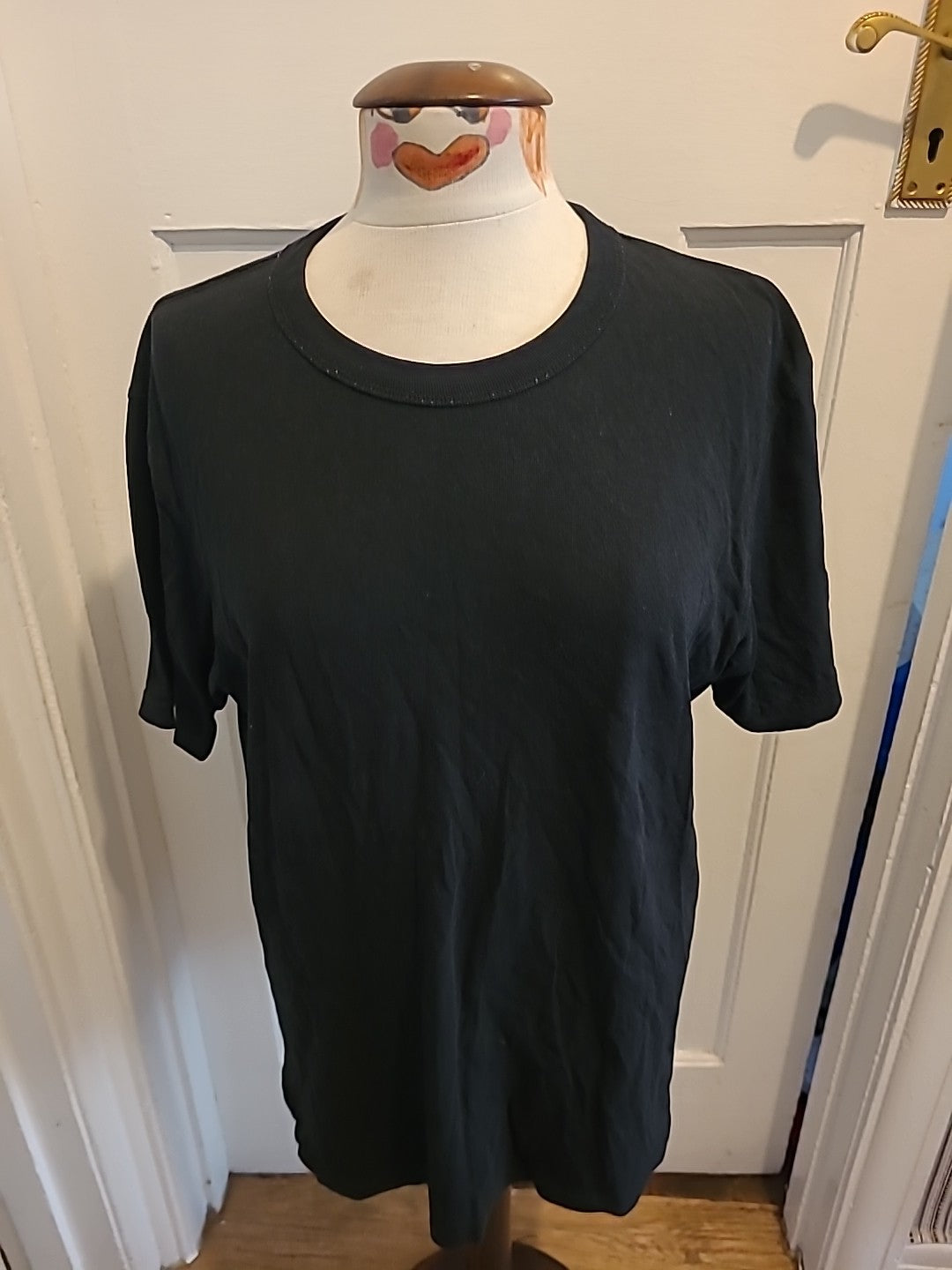 Mens Uniqlo Size Medium Black Short Sleeved Tee