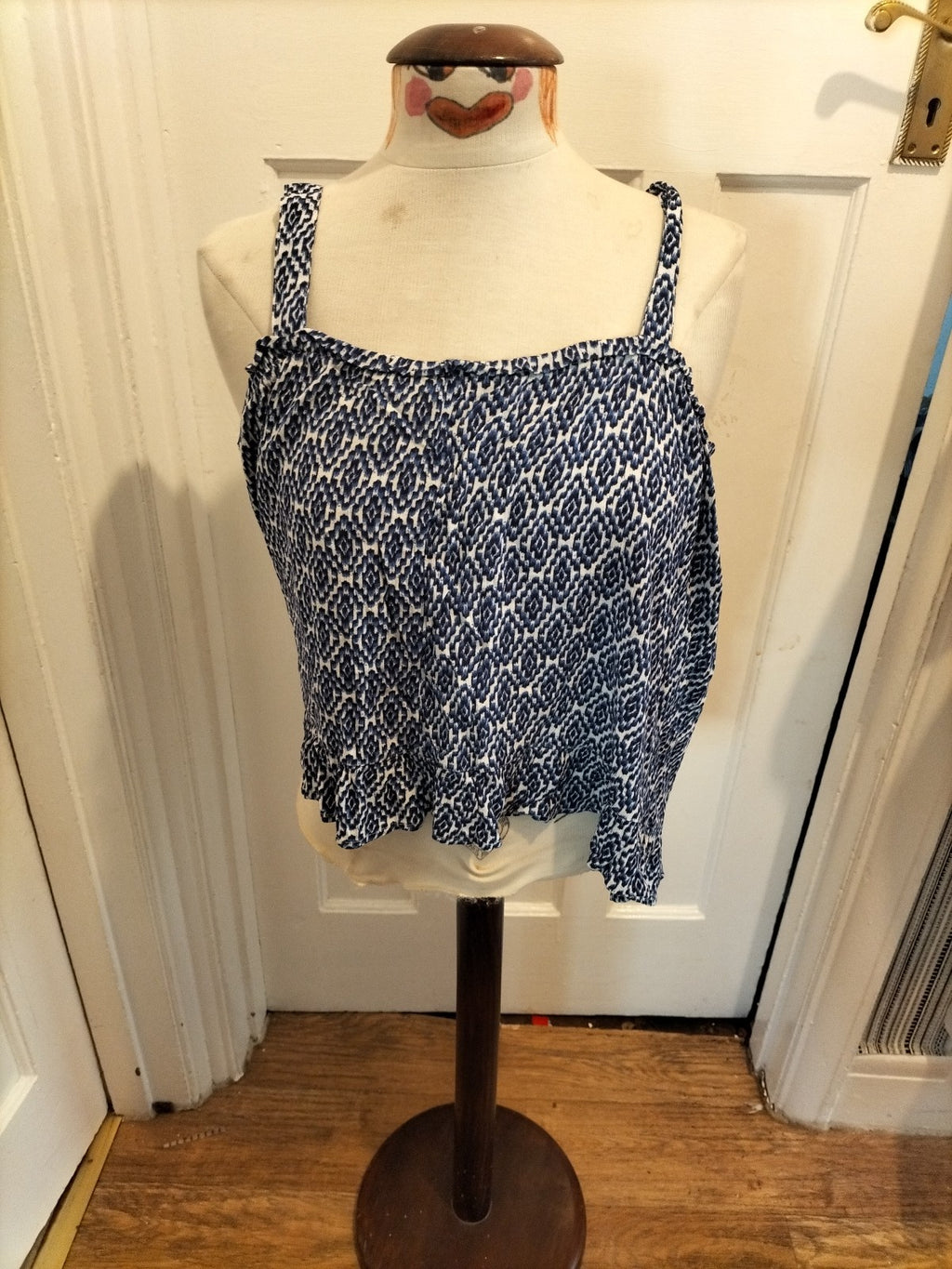 Ladies Peacocks Size 16 Blue And White Pattern Sleeveless Top