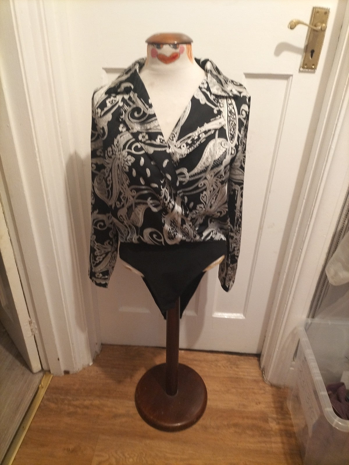 Ladies Quiz Size 10 Black/White Aztec Long Sleeved Bodysuit