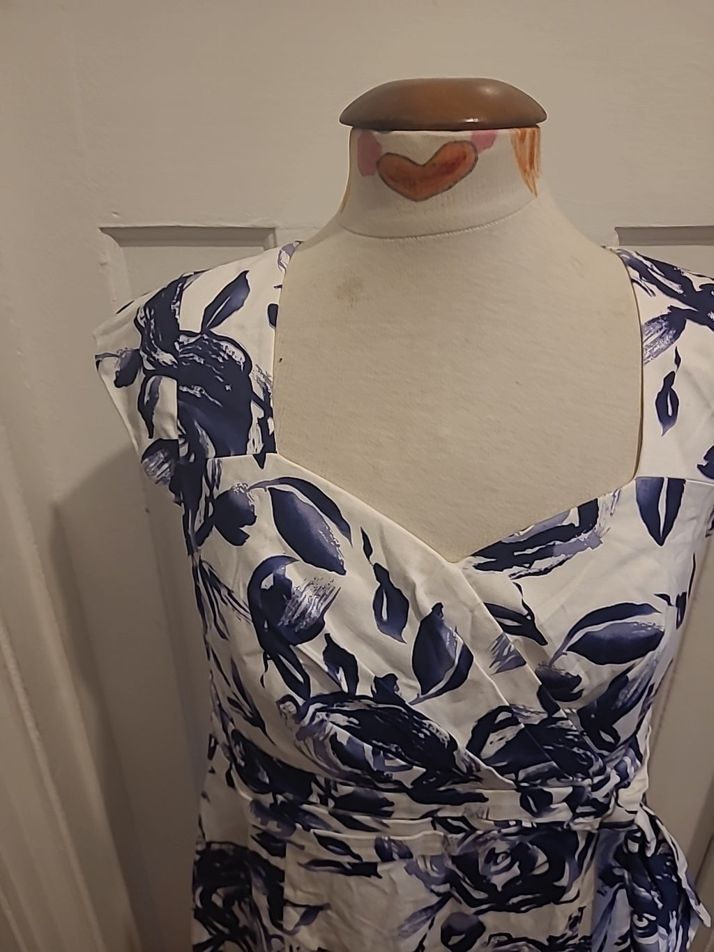 Ladies Libra Size 12 Navy Blue White Floral V Neck Sleeveless Dress