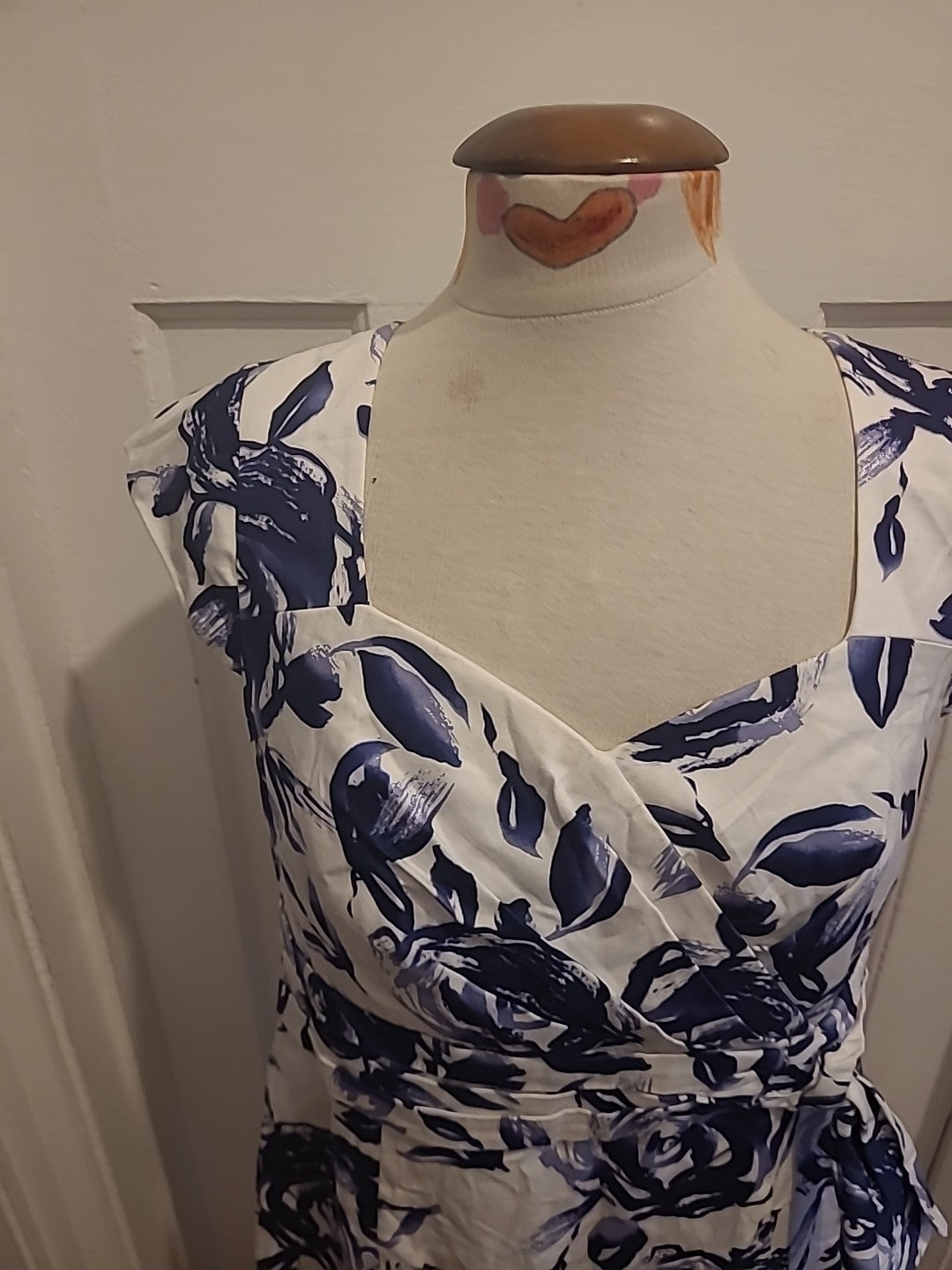 Ladies Libra Size 12 Navy Blue White Floral V Neck Sleeveless Dress