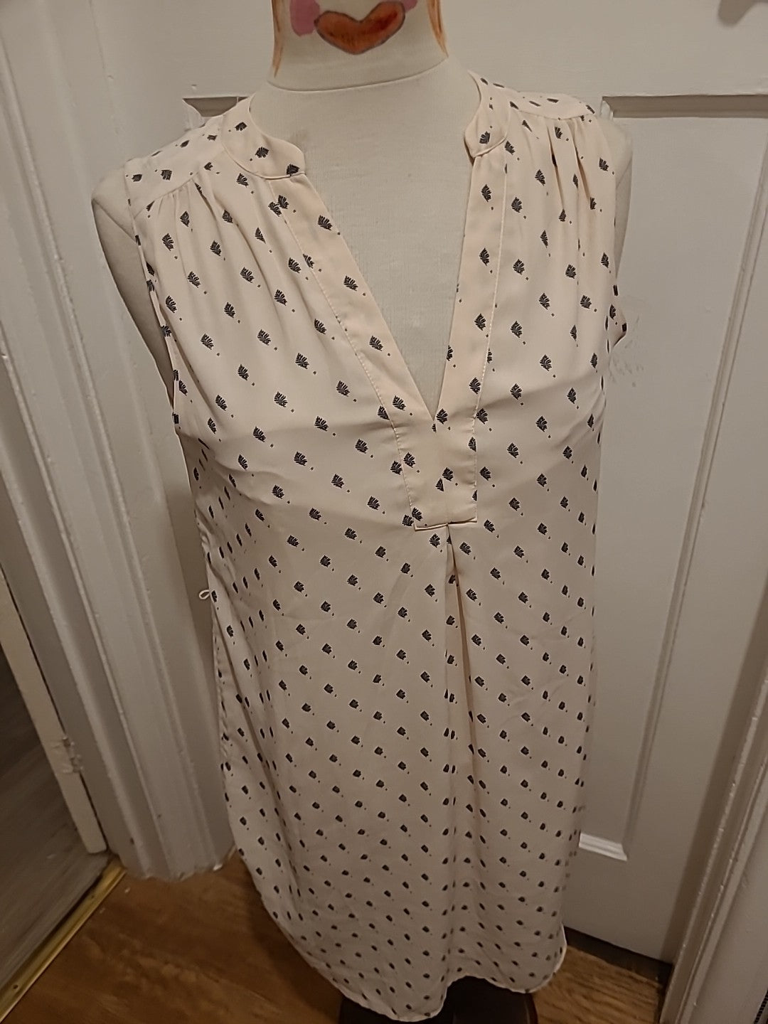 Ladies H&M Size 12 White Further Sleeveless Blouse