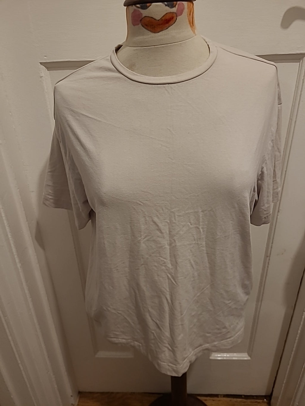 Ladies H&M Size Large Round Neck Short Sleeved White Tshirt
