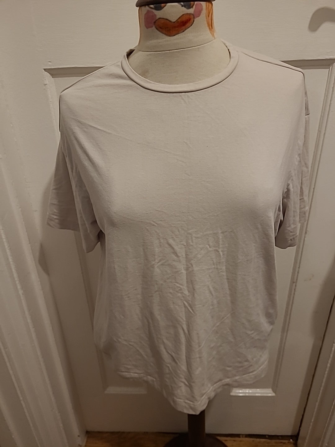 Ladies H&M Size Large Round Neck Short Sleeved White Tshirt
