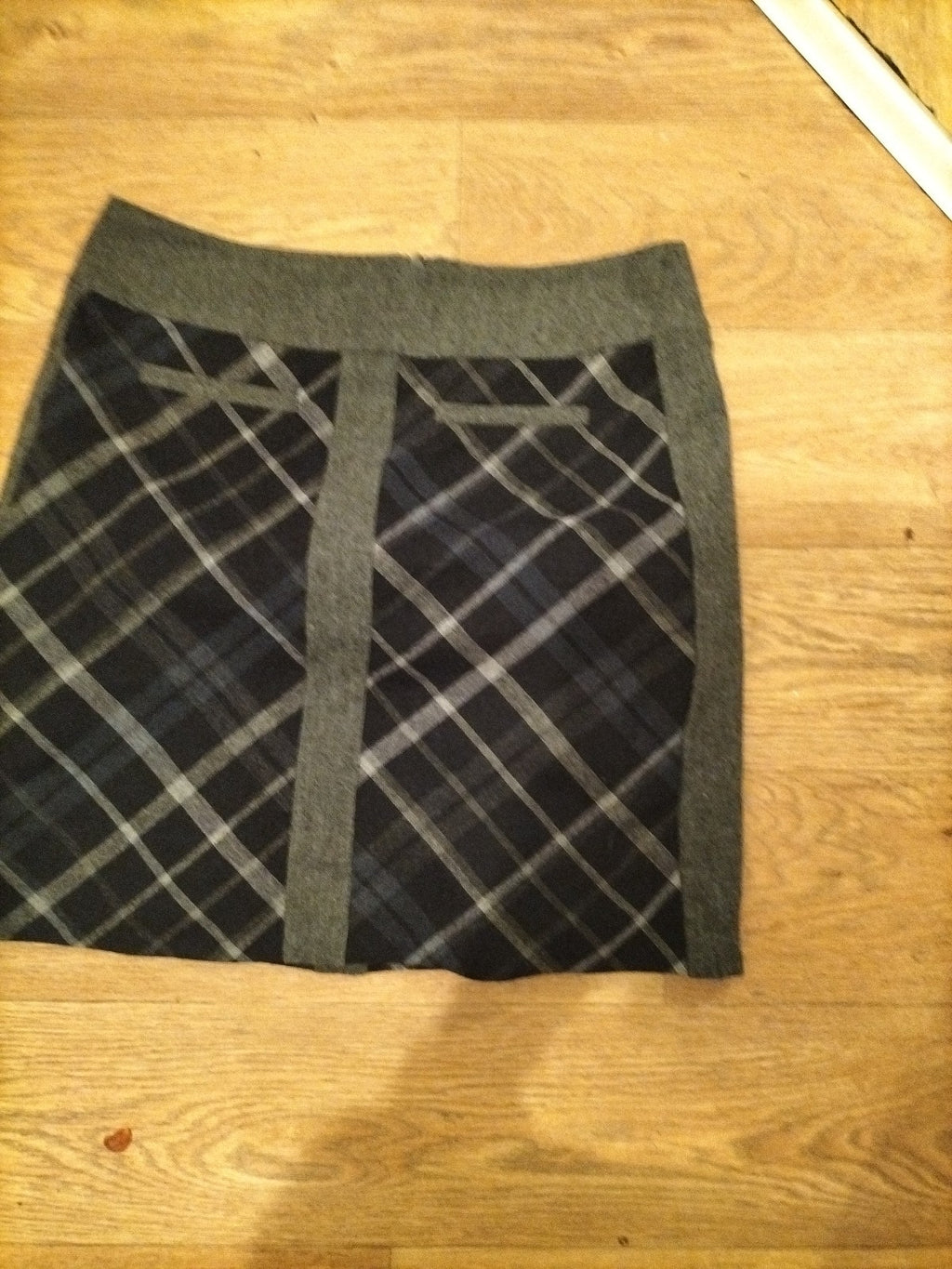 Ladies Autograph Size 10 Grey And Navy Check Lined Skirt
