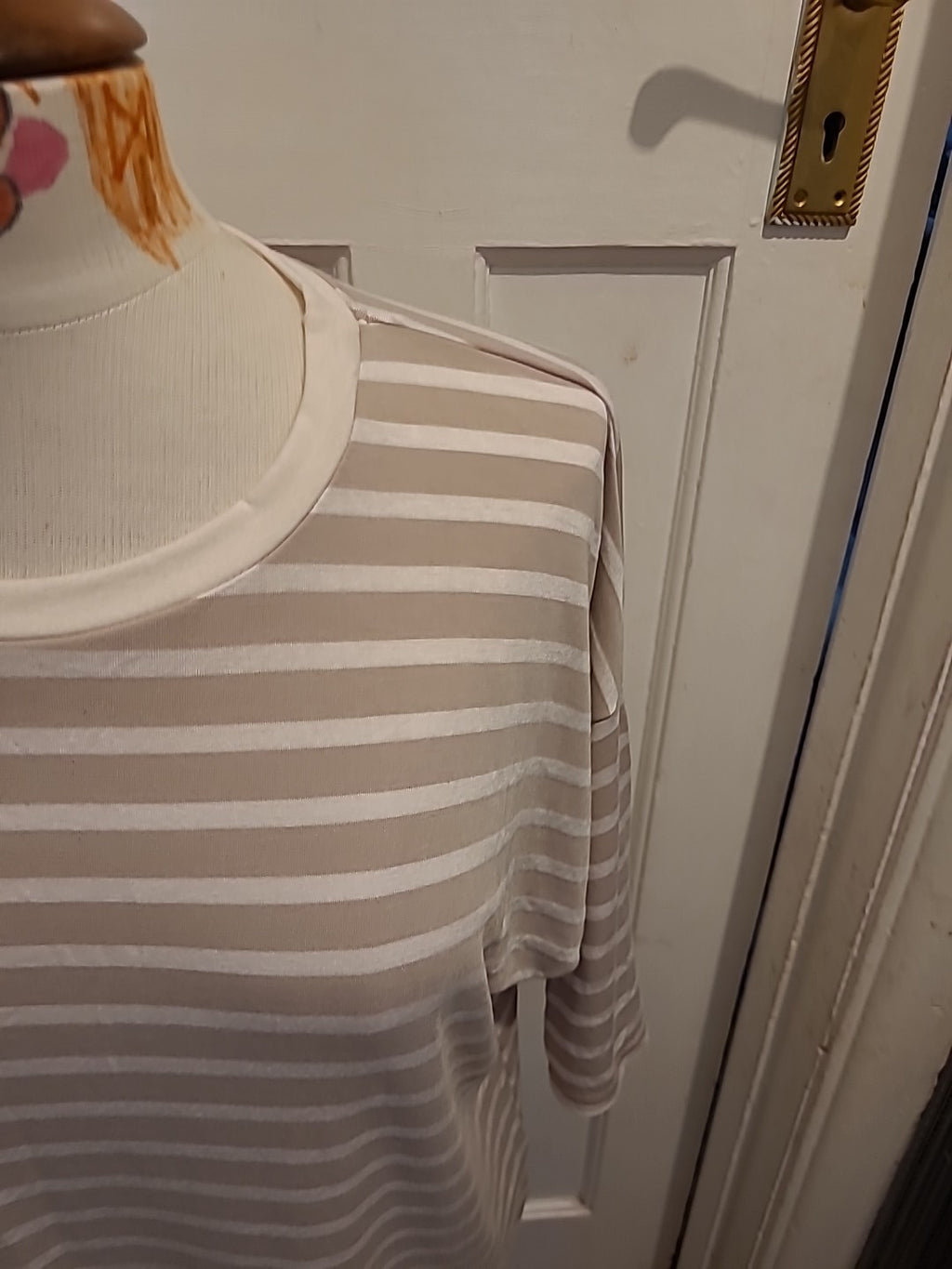 Ladies Peacocks Size 14 Beige White Striped Short Sleeved Tshirt