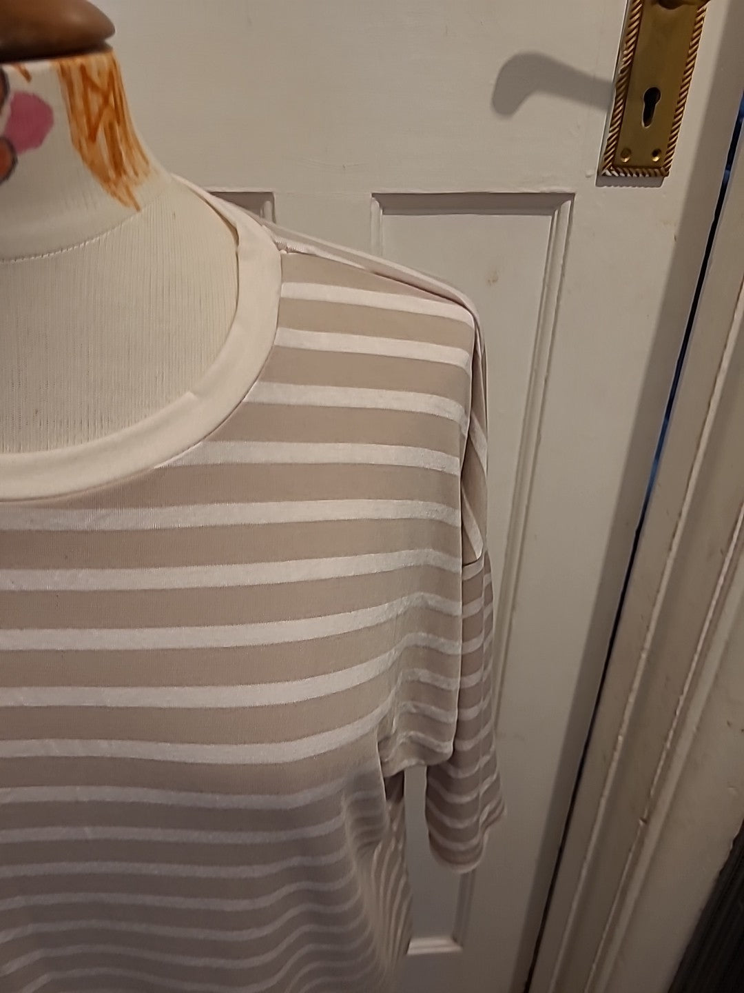 Ladies Peacocks Size 14 Beige White Striped Short Sleeved Tshirt