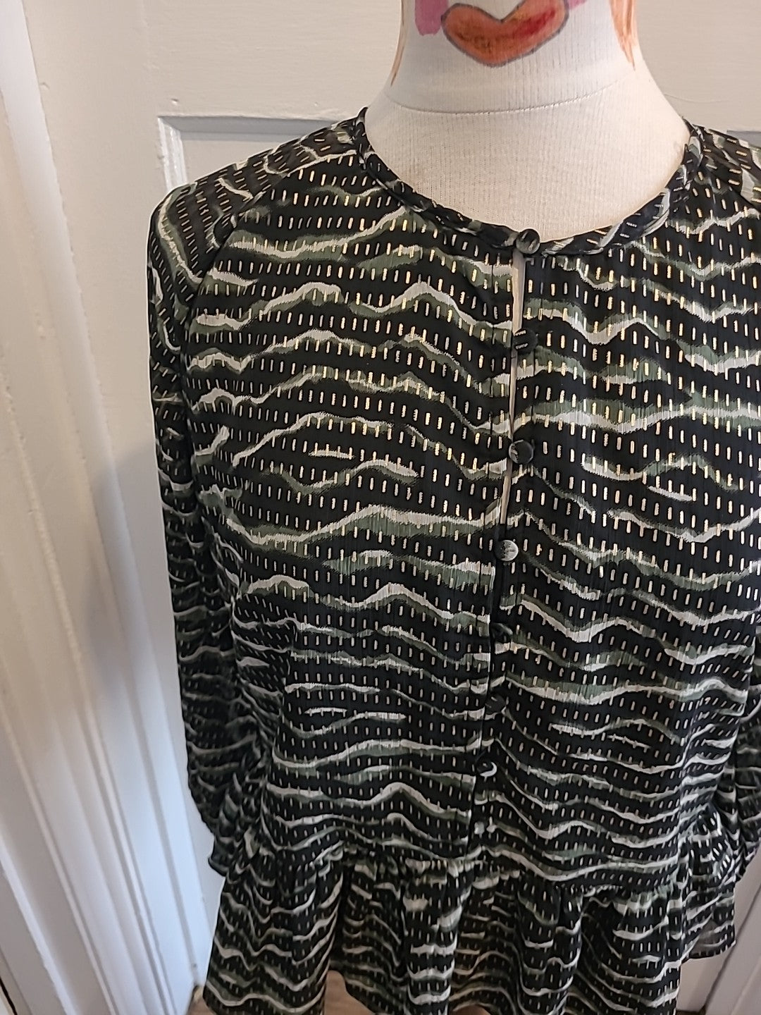 Ladies Great Plains Size 10 Green Gold Long Sleeved Blouse