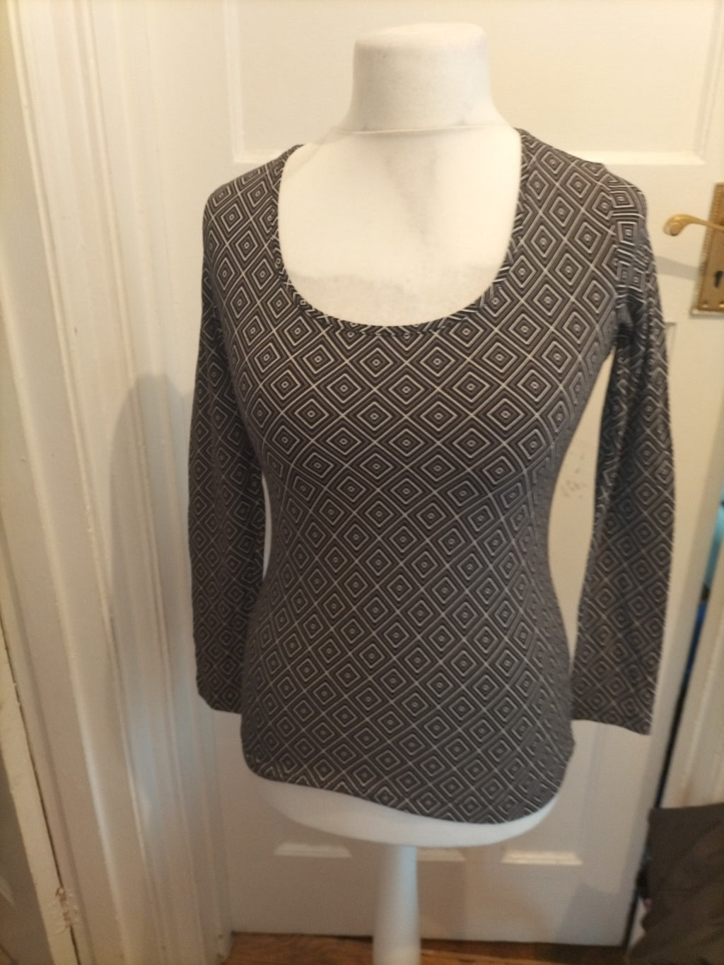 Ladies Esmara Size 10/12 Diamond Pattern Long Sleeve Blouse