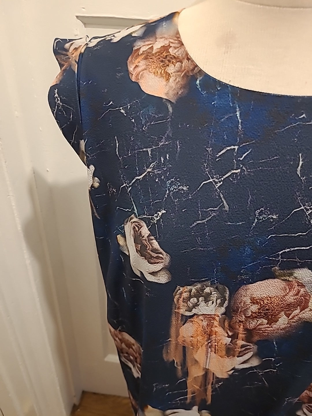 Ladies Y.a.s Euro 36 Navy Floral Sleeveless Dress