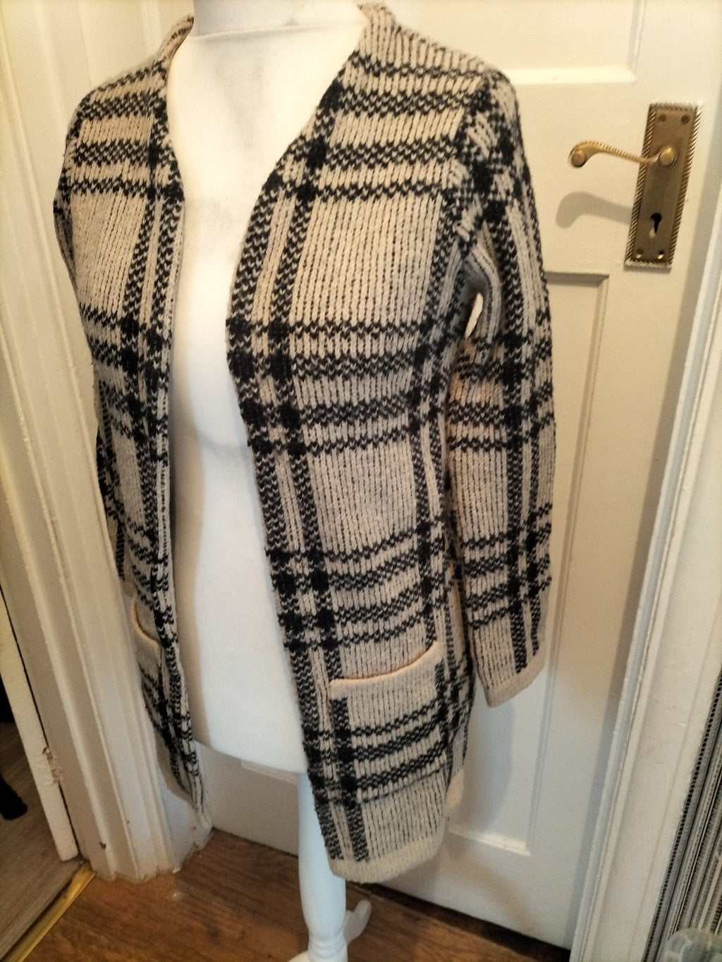 Ladies Primark Size 6-8 Beige And Black Long Sleeved Cardigan