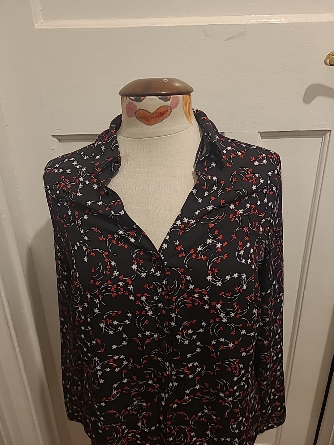 Ladies Papaya Collection Size 12 Black/Red/White Floral Long Sleeved Buttoned...